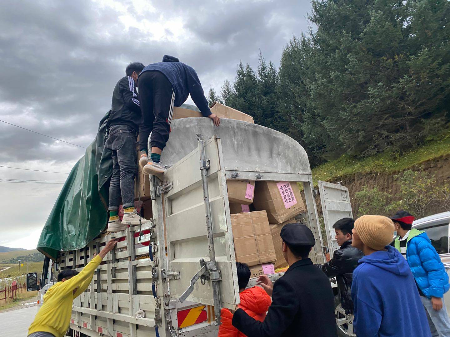 合肥兴辉高技能人才培训有限公司公益回顾丨家国同欢月同圆 温暖满载甘孜州(图5)